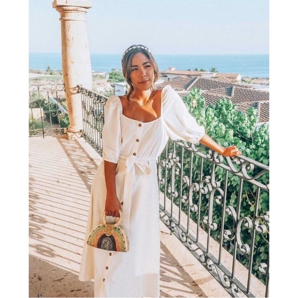 H&M Creped Dress Puff Sleeves
Square Neckline - Picture 2 of 13